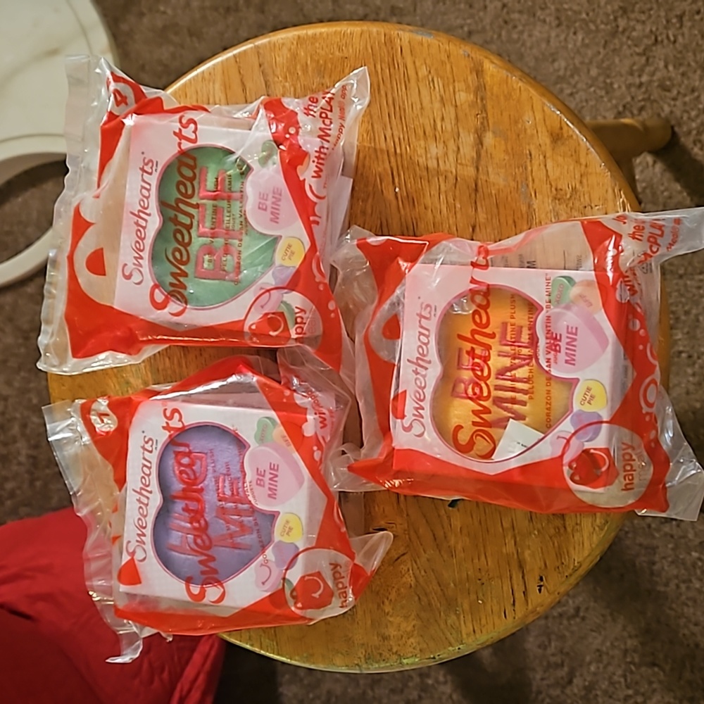 From Wendy's closet set of 3 sweetheart plush